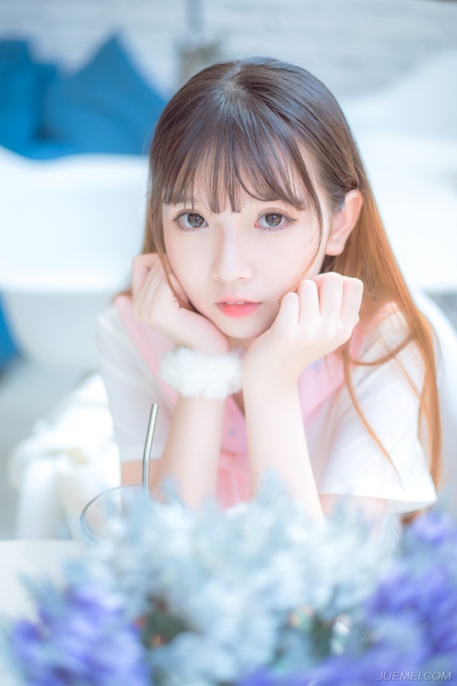 这个世界真是乱了套：说真话的人卑琐的像个小人，而说假话的人一本正经的像个君子。